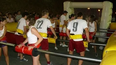 Stasera in centro la finale del torneo di calcio balilla umano