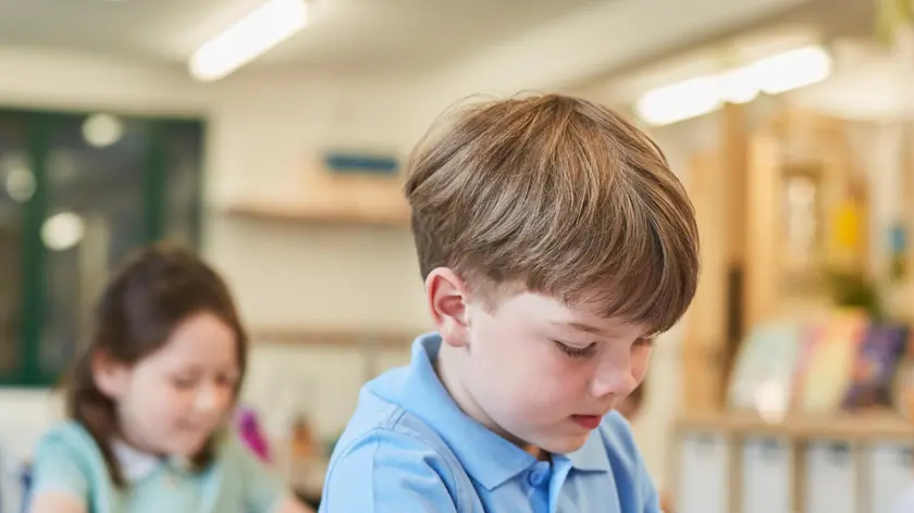 Bambini di prima elementare: continua la discussione sul futuro della scuola nel capoluogo