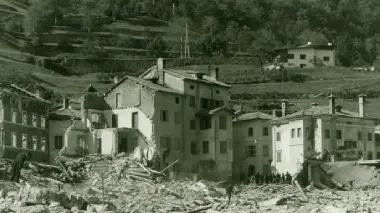 Case distrutte all’indomani del disastro del 9 ottobre del 1963 La foto è stata scattata da Giampiero Facchin