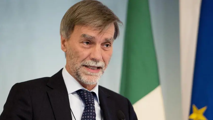 Il Sottosegretario Graziano Delrio con il Capo del Dipartimento a Palazzo Chigi, 4 Novembre 2014. ANSA/ UFFICIO STAMPA/ PALAZZO CHIGI/ TIBERIO BARCHIELLI-FILIPPO ATTILI ..++ NO SALES EDITORIAL USE ONLY ++