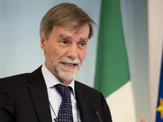 Il Sottosegretario Graziano Delrio con il Capo del Dipartimento a Palazzo Chigi, 4 Novembre 2014. ANSA/ UFFICIO STAMPA/ PALAZZO CHIGI/ TIBERIO BARCHIELLI-FILIPPO ATTILI ..++ NO SALES EDITORIAL USE ONLY ++