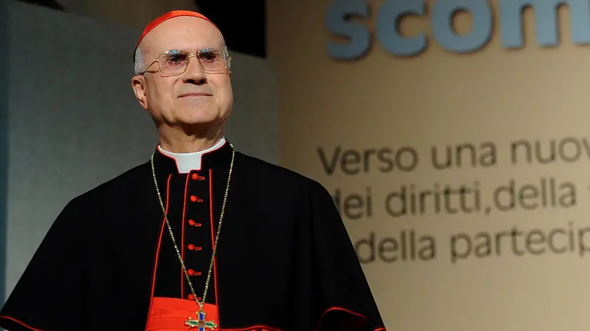 Il Segretario di Stato Vaticano Card. Tarcisio Bertone oggi 2 settembre 2011 a Castel Gandolfo al termine del suo intervento al Convegno "Il lavoro scomposto" organizzato dalle ACLI. ANSA/MAURIZIO BRAMBATTI