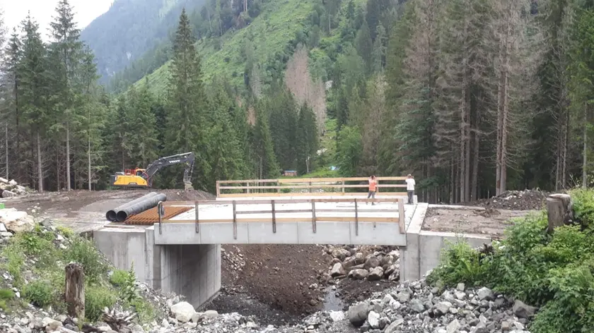 Il ponte sulla strada per Gares