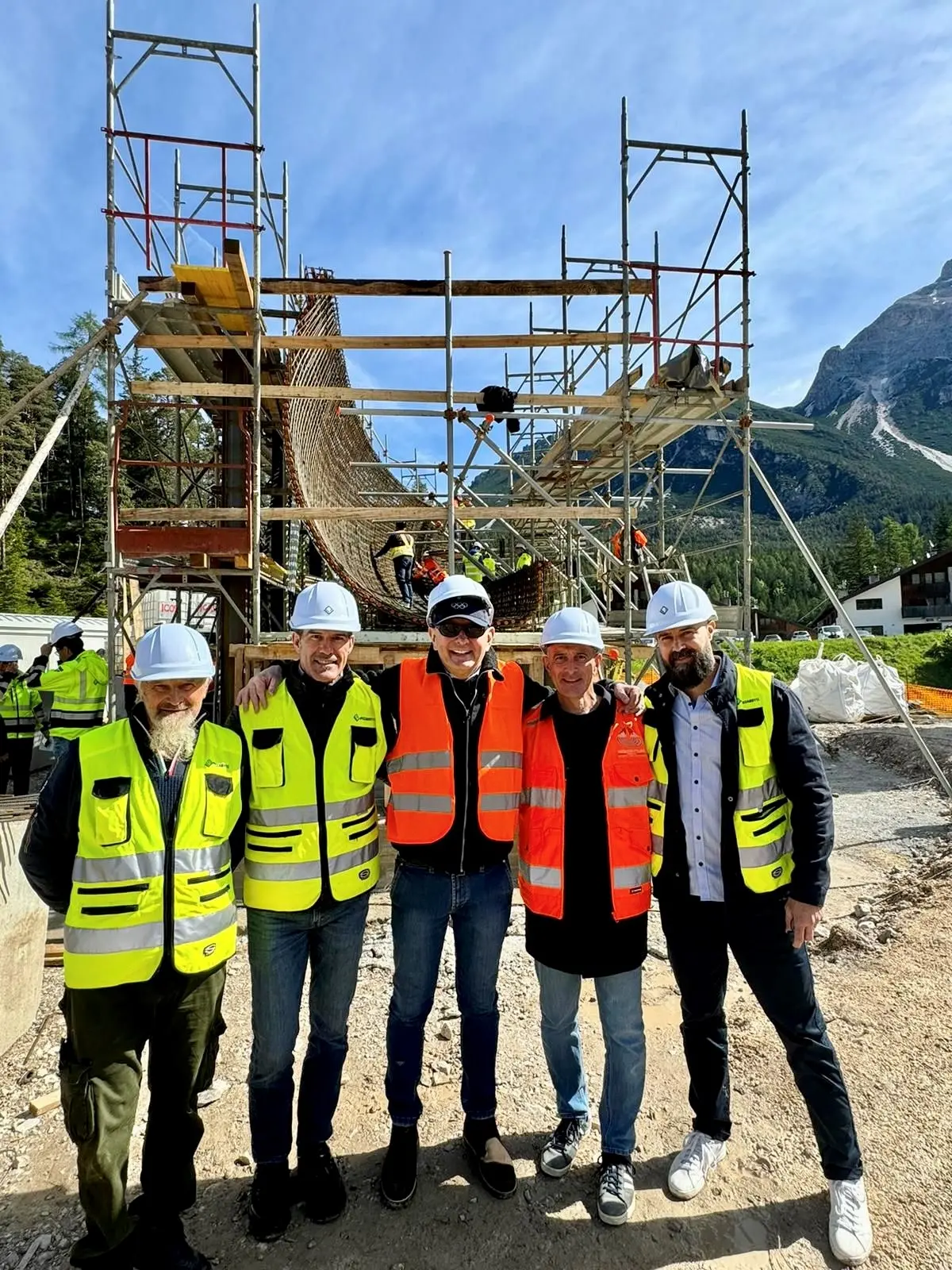 Il sopralluogo al modello di una porzione di pista da bob allestito sul tracciato di Cortina