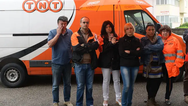 sciopero alla tnt per la possibile chiusura della sede bellunese