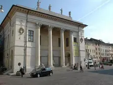 Belluno 2006. Il teatro comunale a Belluno. - Una veduta del teatro Comunale di Belluno