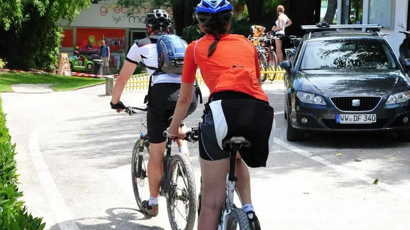 2011-07-04 -LO- Lago di caldaro, furti biciclette