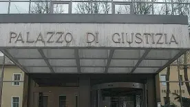 Una veduta dell’ ingresso principale del palazzo di giustizia di Belluno