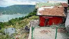 Una casa danneggiata dal tornado