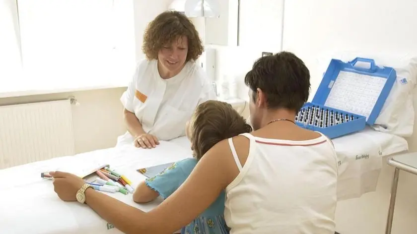 NUOVI AMBULATORI DI PEDIATRIA E SERVIZIO DIABETICO I medici di base sono chiamati ad un compito di grande importanza nella lotta alla diffusione della Sars Secondo il ministero dovranno riconoscere il virus e far scattere l'isolamento dei malati limitando il contagio