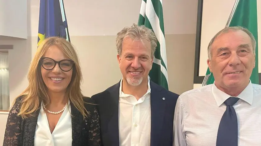 Al centro Francesco Orrù, nuovo segretario generale della Cisl Belluno Treviso