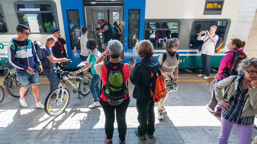 stefano da rin puppel - perona - calalzo di cadore - arrivo del primo treno abilitato al trasporto biciclette