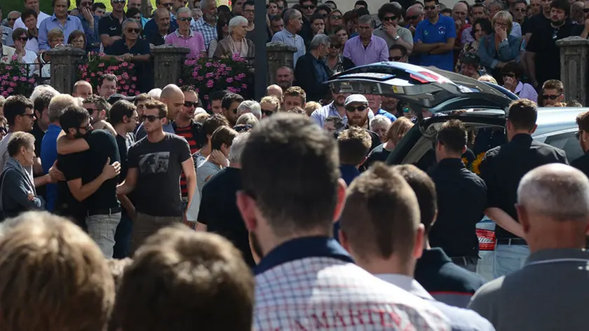 I funerali di Matteo Zanon morto precipitando con l'auto dal ponte nuovo in località molin