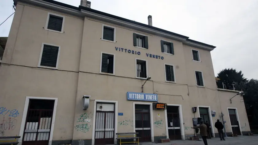 DEMARCHI VITTORIO VENETO STAZIONE FS castelfranco arresto albanese per droga..vittorio veneto stazione fs