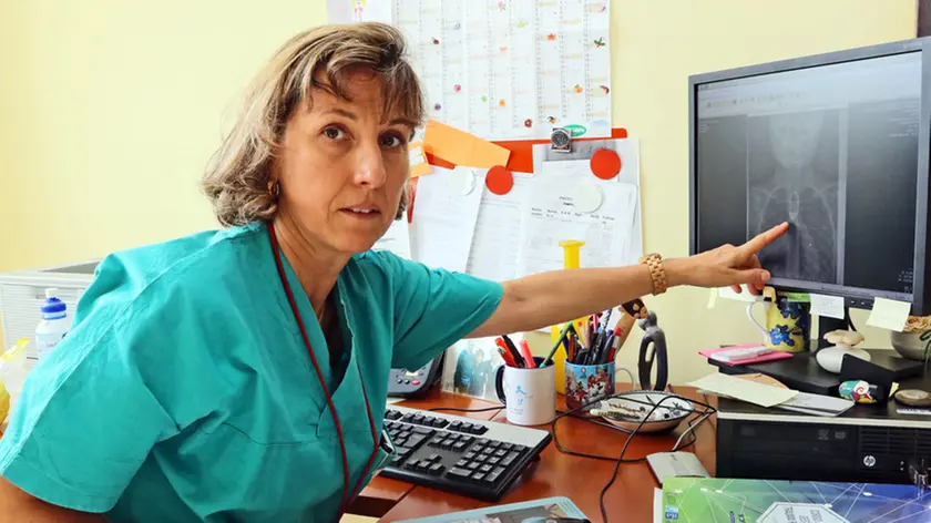 AGOSTINI AG.FOTOFILM TREVISO REPARTO DI CHIRURGIA PEDIATRICA, IN FOTO CON LA DOTTORESSA PAOLA MIDRIO