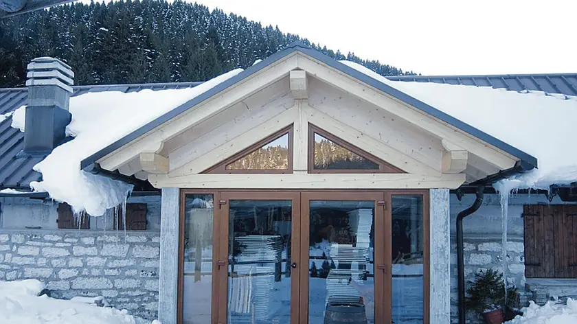 L’ingresso del Rifugio Bocchette sul versante serenese del Monte Grappa