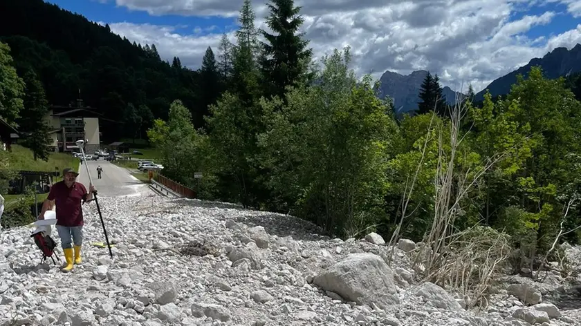 La colata in località Le Vare, la Sp 347 è invasa da circa 5 mila metri cubi di materiale