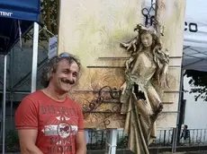 Il vincitore dell’edizione 2011 del Simposio, Kurt e i partecipanti alla manifestazione con i loro scalpelli hanno intonato un valzer a conclusione della giornata