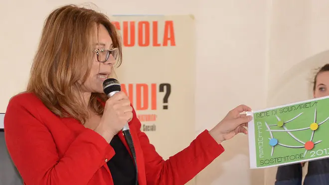 al catullo la presentazione del logo riferito al progetto" rete di solidarietà" realizzato dagli studenti con la partecipazione delle associazioni di categoria