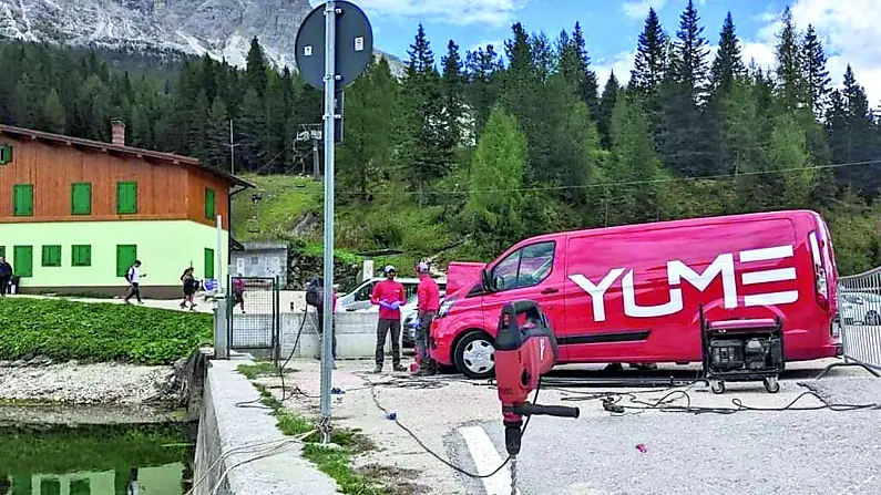 La ditta Yume al lavoro al lago di Misurina