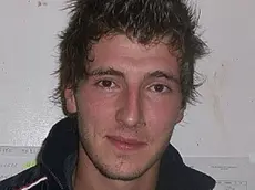 A sinistra il primo piano del 23 enne Christian Zatta rimasto vittima di un grave incidente con lo scooter mentre la notte scorsa percorreva via Balistiche, a destra uno scorcio della strada