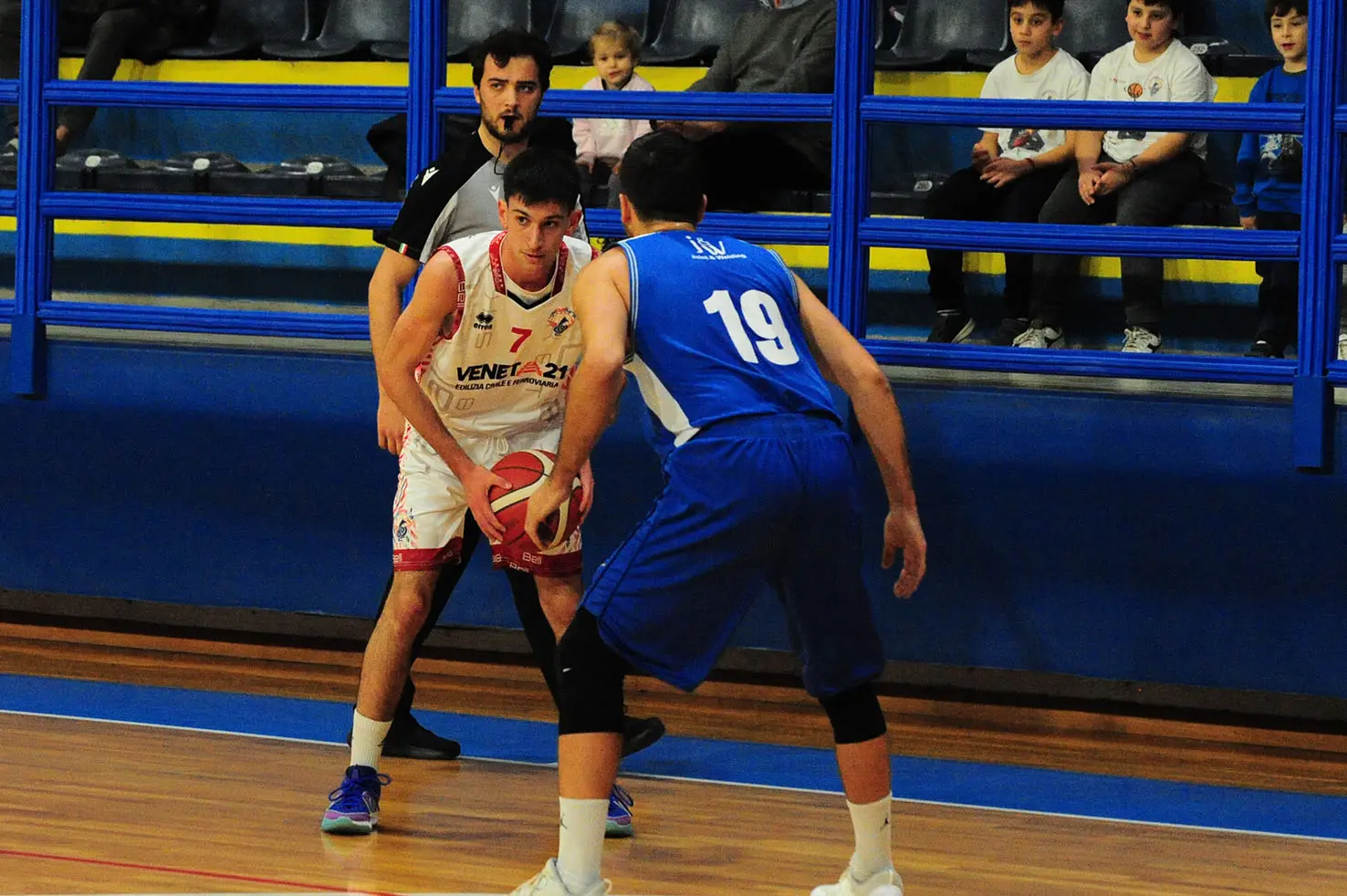 Rivincita dopo la gara di andata. Il Feltre Joint and Welding ha vinto il derby in casa del Valbelluna Veneta 21.