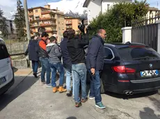 L'avvocato di Giosuè Ruotolo, Roberto Rigoni Stern, con i giornalisti all'uscita del carcere di Baldenich