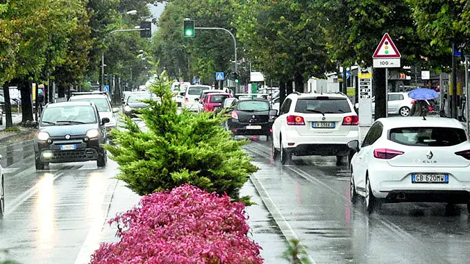 Via Vittorio Veneto è uno dei più più critici della viabilità cittadina: lungo questa strada passano oltre 26 mila veicoli al giorno