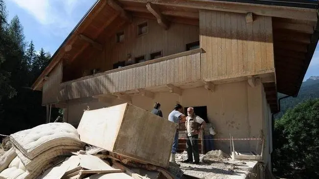 Borca di cadore, 21 luglio 2009. la frana di cancia due giorni dopo la tragediaLa casa distrutta dalla furia dell'acqua a Borca