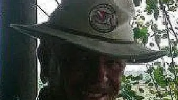 Renzo Mingardo qui a fianco A destra il tratto innevato dove l’uomo è scivolato percorrendo un tratto di alcune decine di metri prima di precipitare