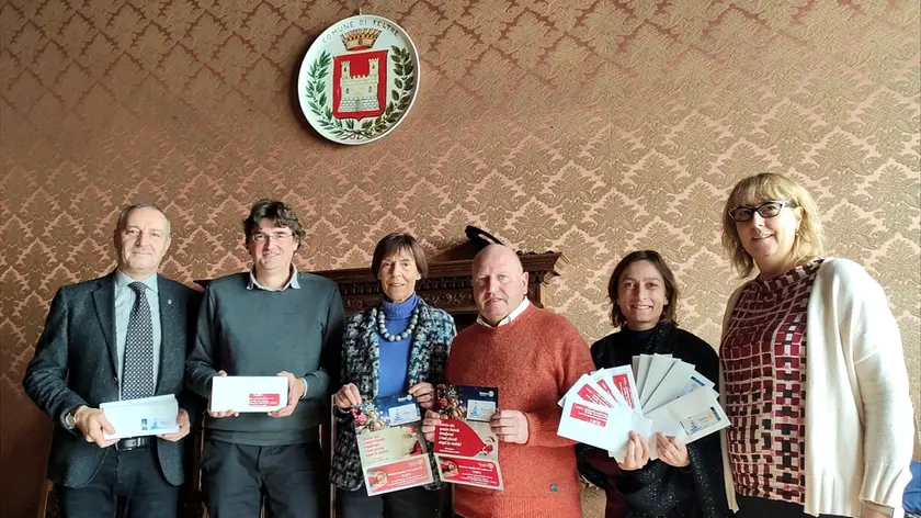 La consegna delle gift card del Rotary club Feltre ai Comuni di Feltre, Pedavena e Seren del Grappa