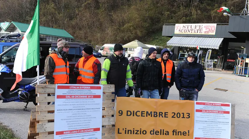 a longarone manifesta il movimento dei forconi