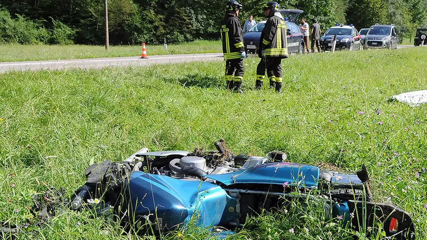 Incidente mortale a Candaten, un frontale nel quale ha person la vita un motociclista di Agordo