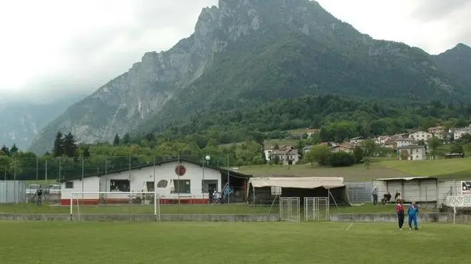 Libano, 5 giugno 2004. Il campa da calcio