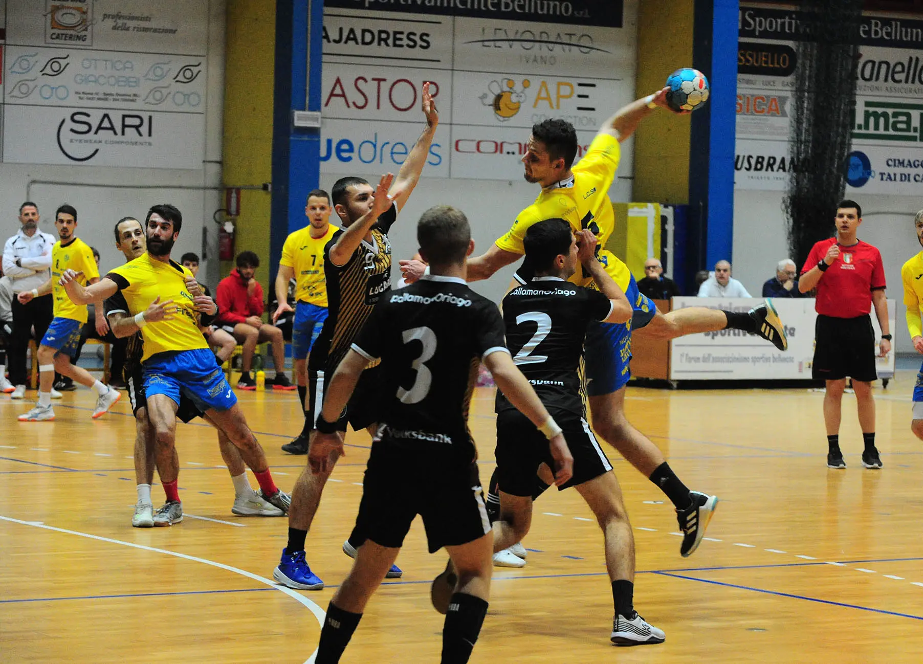 Importante successo della Pallamano Belluno, che batte l'Arcobaleno Oriago fanalino di coda e ridà un po' di ossigeno alla propria classifica in serie A2.