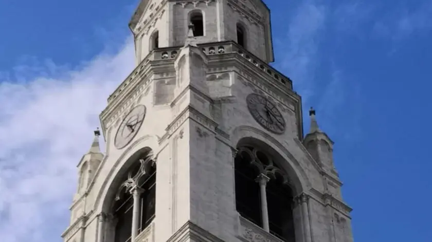 La bandiera ladina sul campanile di Cortina