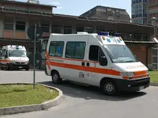 Un'ambulanza del Suem-118 che parte dal pronto soccorsoospedale belluno