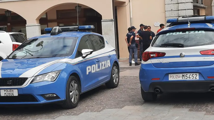 Volanti della polizia di Stato mobilitate in città