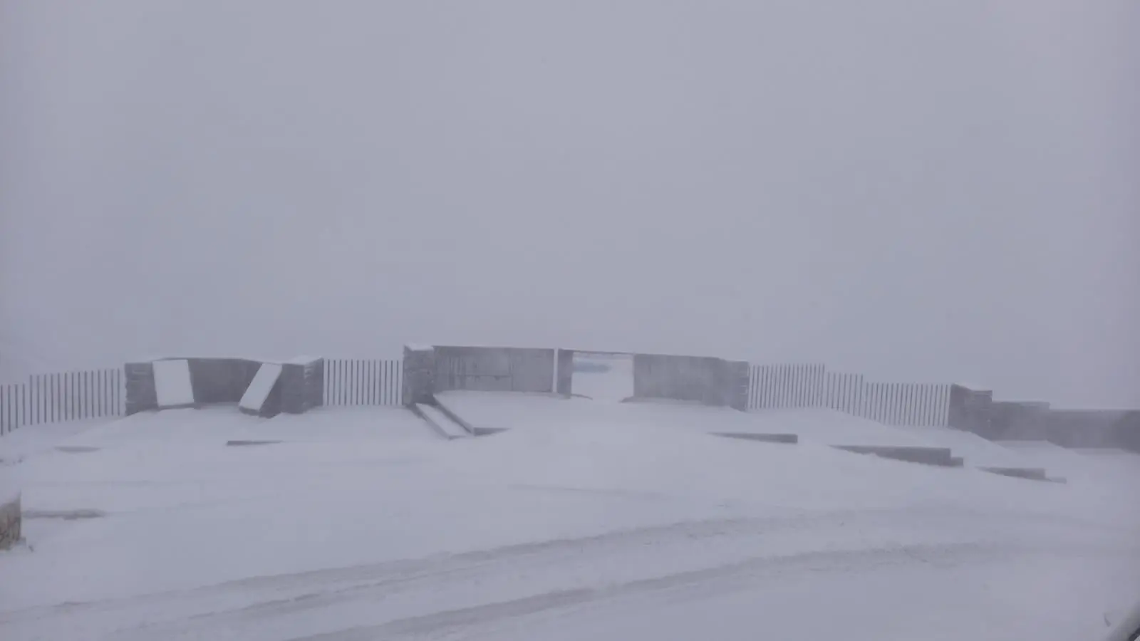 Crollo delle temperature e cime imbiancate nella notte tra venerdì e sabato 17 settembre. Le immagini dai rifugi, dal Sellaronda bike day, dal Cai e dagli appassionati