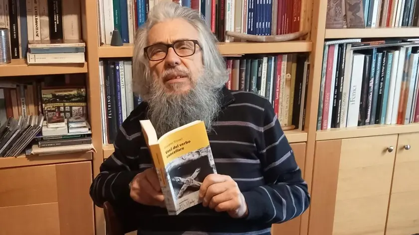 Giovanni Trimeri con il suo libro “Voci del verbo cancellare” dedicato all'ex ospedale psichiatrico di Feltre