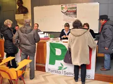 Belluno, 7 febbraio 2009. Il seggio di Belluno allestito al Centro Giovanni XXIII per le primarie del partito democratico, che decideranno il candidato alla carica di consigliere regionaleGli elettori del Pd alle primarie di domenica