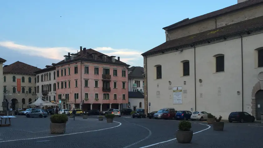 Piazza Duomo a Belluno chiude per i campionati di bocce