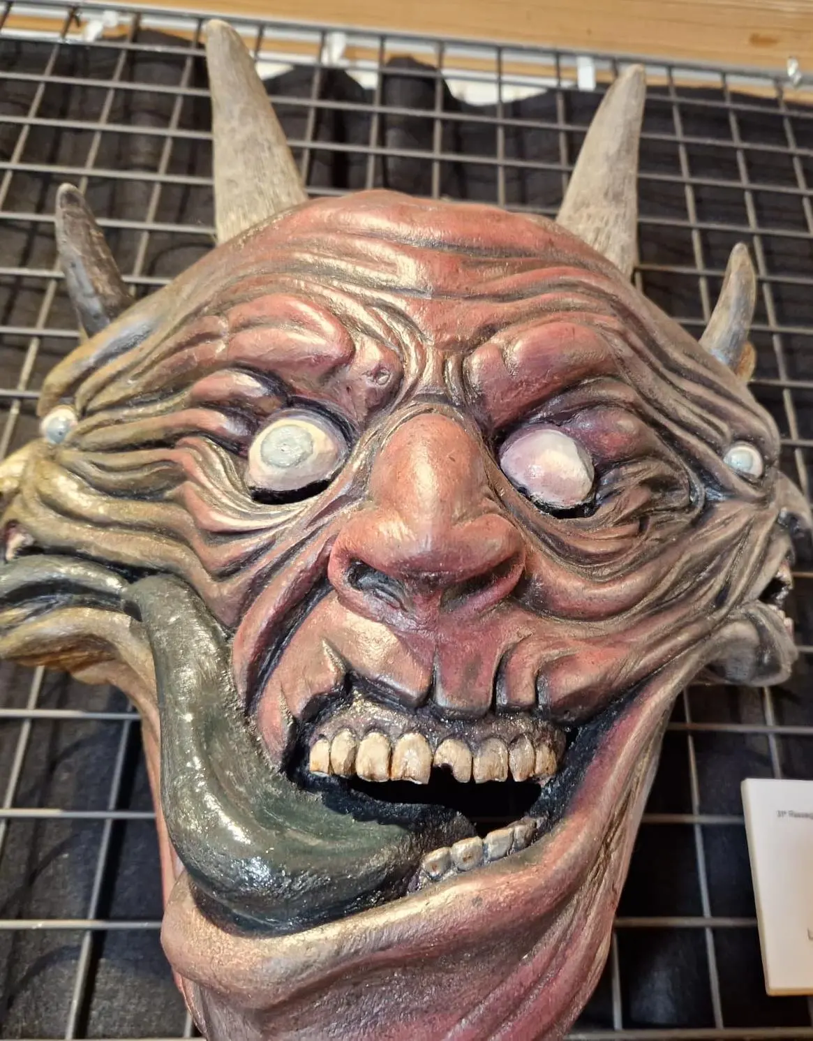 La maschera di Nicola Zurlo, vincitrice del concorso dei volti lignei