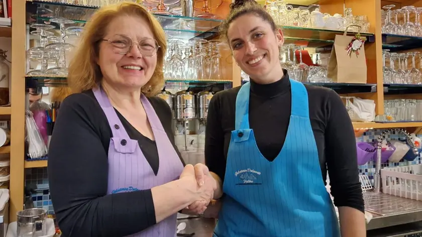 Il passaggio di consegne tra Marilisa Trevisan e Chiara De Zanet