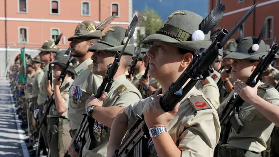 Il colonnello Stefano Mega predne il Posto del colonnello Sfassra