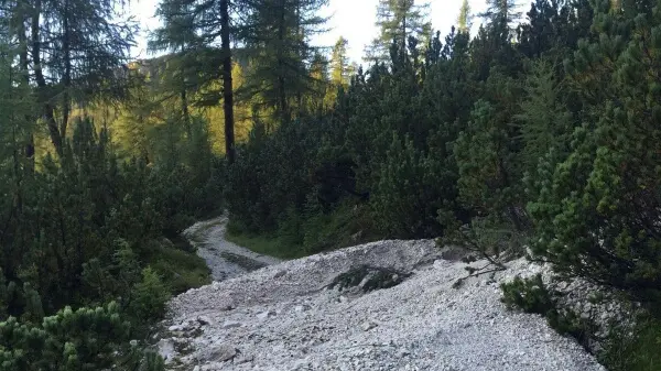 La colata di ghiaia sul sentiero