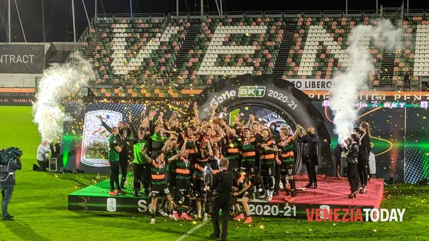 La festa del Venezia per la promozione in serie A