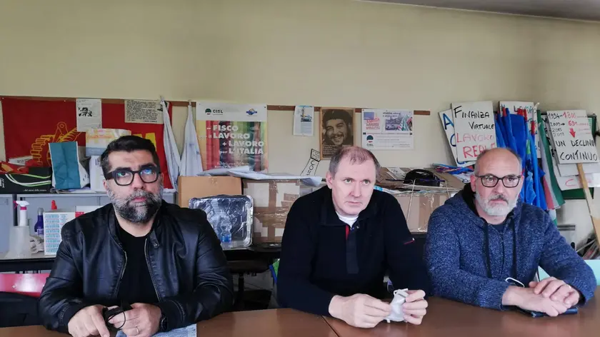 Da sinistra Michele Ferraro (Uilm), Mauro Zuglian (Fim), Massimo Busetti rsu