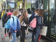 A meno di due settimane dall’inizio della scuola mancano 20 autisti di bus e corriere