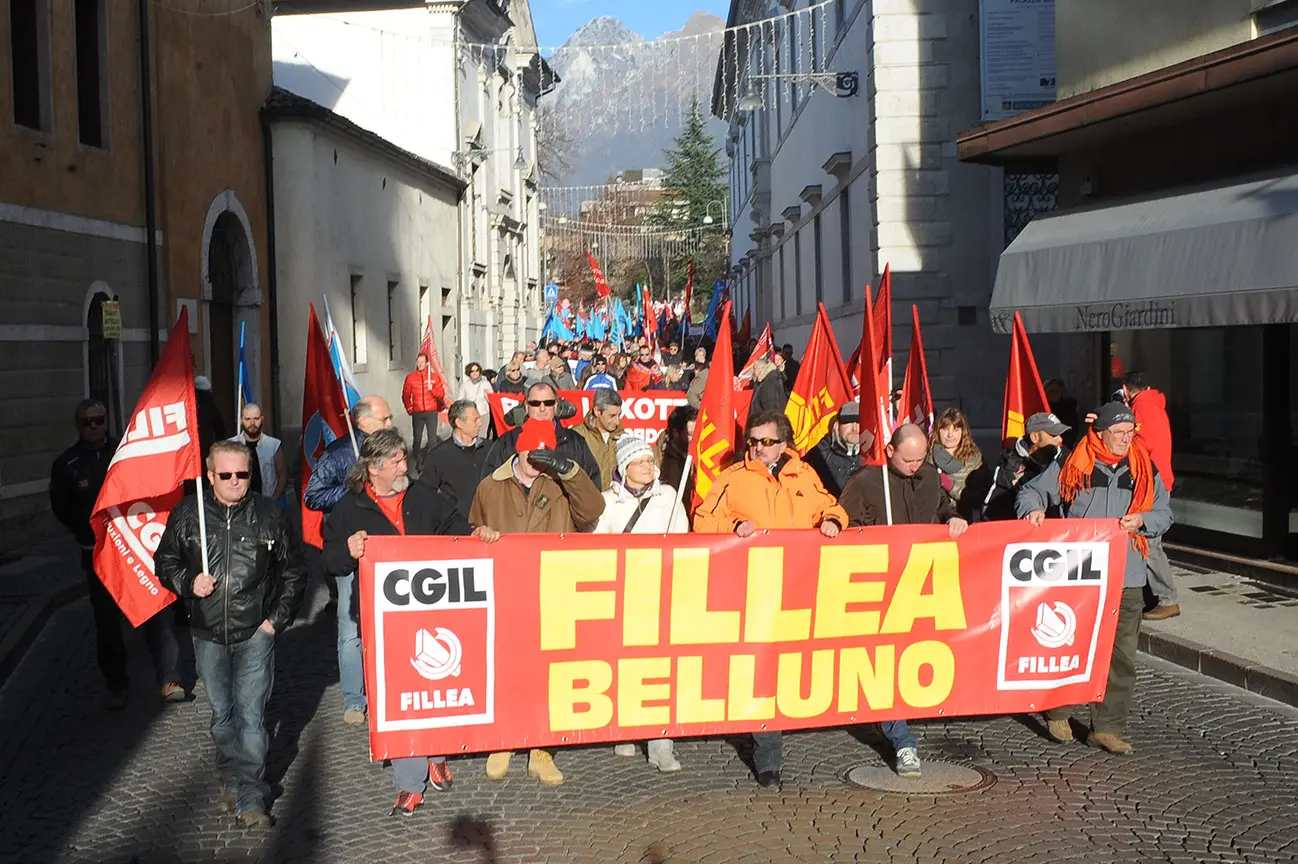 Sfilano le categorie dela Cgil e della Uil lungo le strade principali del capoluogo montano